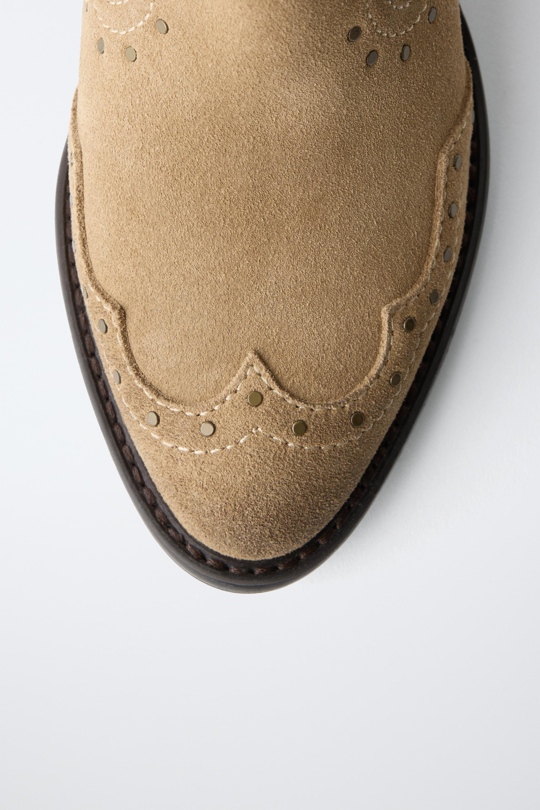 BOTTINES EN CUIR AVEC CLOUS